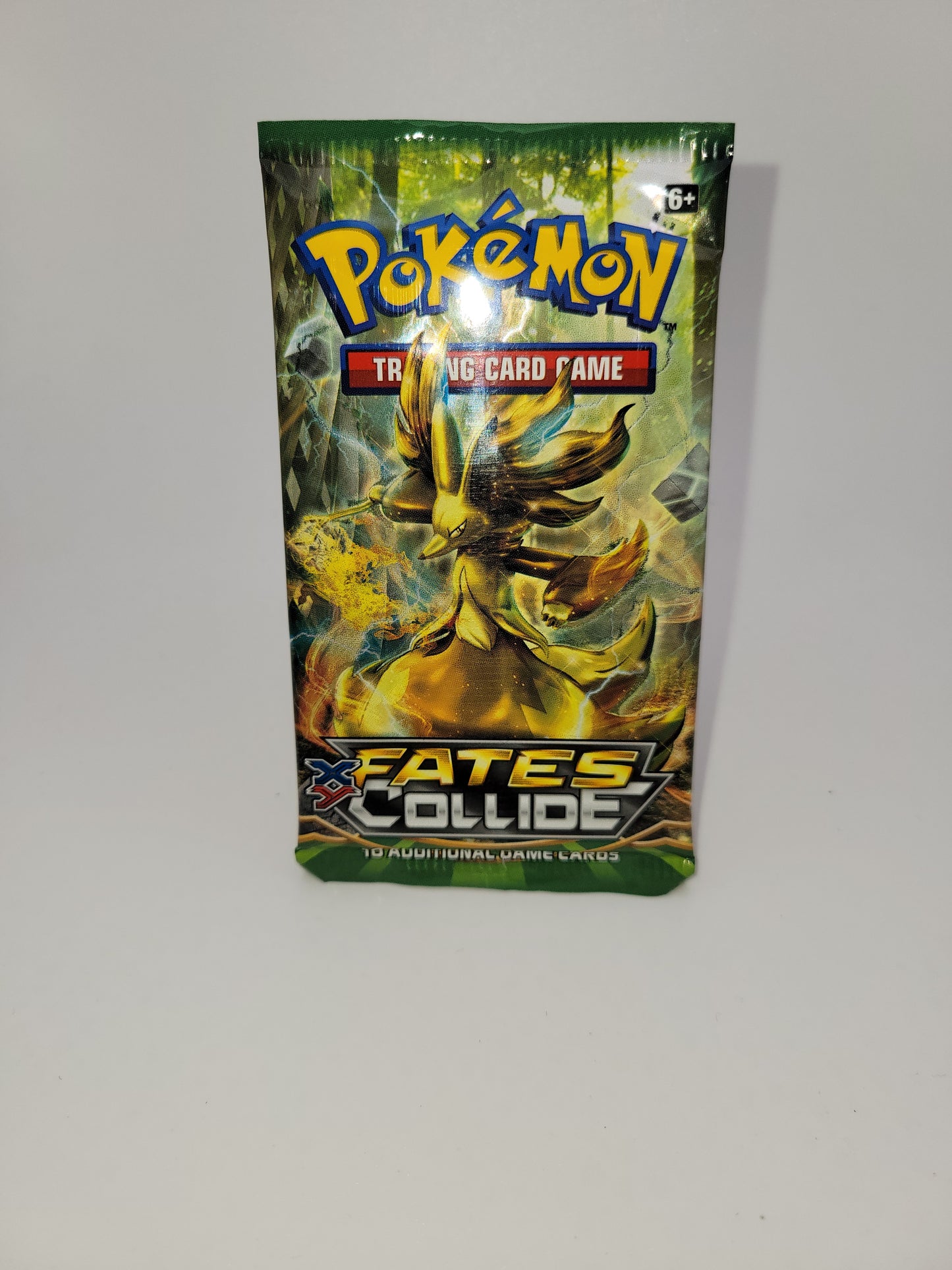 One pack of Fates Collide includes 10 cards. (Pack art varies)