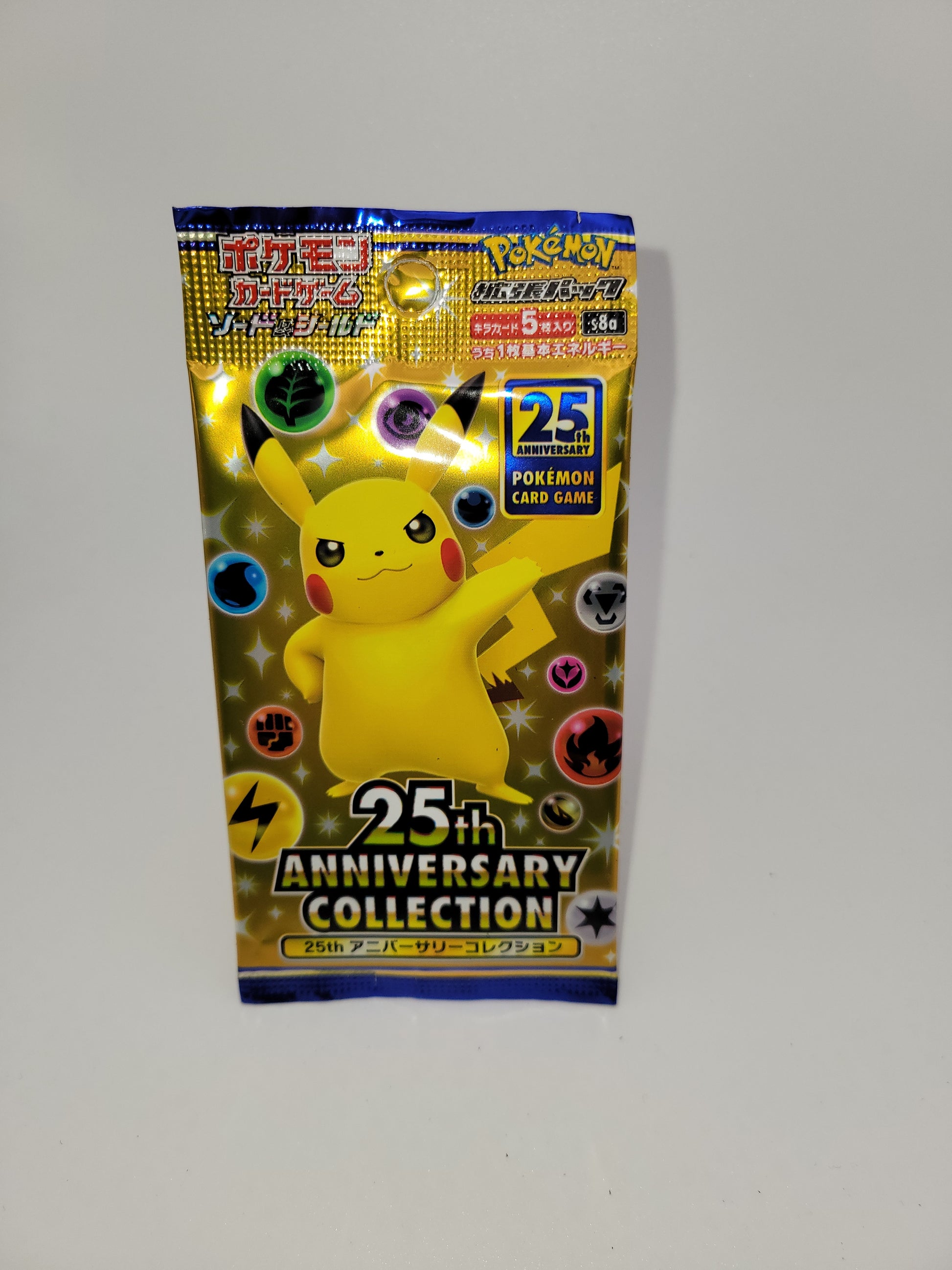 Each Japanese 25th anniversary Celebrations pack includes 5 cards.